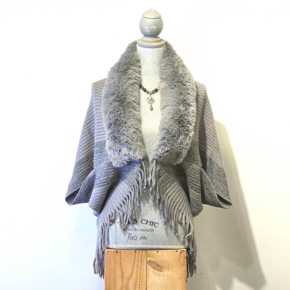 💖💖 Faux Fur Cozy Fall Shrug Grey - Picture 1 of 2